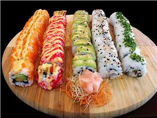 Shogun Sushi, Shogun Sushi es un restaurante de comida Japonesa especializada en Sushi, Rollos Clasicos, Tempura y los de la casa, Sashimis. Tambien ofrece variedad de otros platos fuertes, sánduches japoneses y postres Asiáticos.