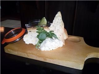 Salvia, Salvia definitivamente es una expriencia fuera de lo común. Con un novedoso y variado menú compuesto de platos internacionales y de la autóctona gastronomía inglesa preparados por Gavin Quinn, un experto chef de Inglaterra y su esposa Karin Quinn como manager el trato es fuera de lo normal porque te sentirás como en el cielo.