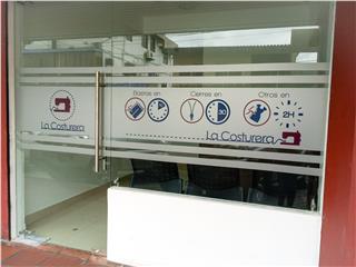 La Costurera, Taller de Costura Creativa
Hacemos Disfraces
Arreglamos ropa
Modificamos vestidos de fiesta
Entregamos a Tiempo
Servicio Express, entregas el mismo día