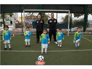 Baby Winner - Escuela de Fútbol, BABY WINNER Somos una academia de fútbol para niños y niñas se 2 a 5 años con personal capacitado y extranjero para poder brindar la mejor enseñanza para los niños y amar el deporte desde muy corta edad..

Contamos con una de las mejores canchas de Quito FULL SOCCER donde sus instalaciones son nuevas con césped sintético y sus canchas son cubiertas.