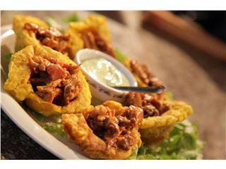 Lucho´s Kafe, Delicioso restaurant ubicado en la Garzona. Se caracteriza por preparar los platos al momento con ingredientes frescos cuidando la salud ( no utilizan mucha grasas saturadas). Sirven almuerzos y comida a la carta. También tienen especialidades de la cocina boricua como arroz con gandules, bistec de palomilla y canastas de tostones rellenos