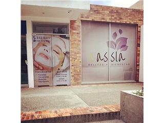 Cassia Belleza y Bienestar, Es tu lugar de relajación, donde contarás con servicios de estética relajantes, nutritivos y saludables que te permiten sentirte mejor. En Cassia encotrarás los mejores resultados posibles, diseñamos tratamientos integrales acompañados de la mejor tecnología, y solo productos profesionales de primera calidad. 