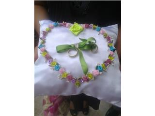 Expresiones Y Detalles, Es un local que realiza accesorios para eventos sociales, estos son muy creativos, y son la mayoría para el ajuar de la corte de honor.