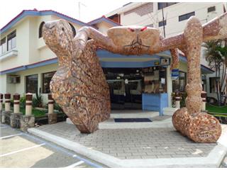 El Cangrejo Criollo, En Cangrejo Criollo le ofrecen a sus clientes una exquisita variedad en mariscos, con mas de 20 años sirviendo su  clientela con la mejor calidad y atención de primera.