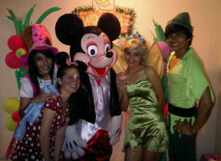 Aykzamba Producciones.